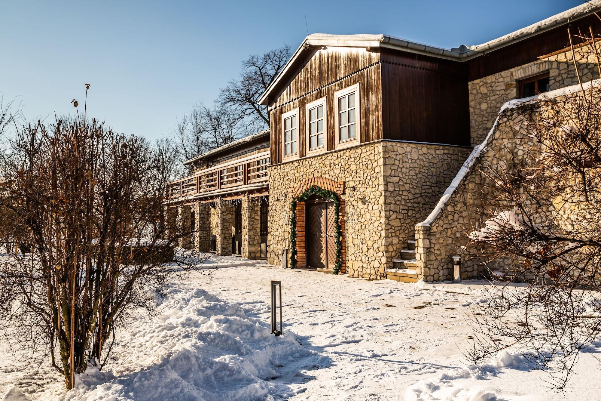 Hotel Dwor W Tomaszowicach Modlnica Exterior foto